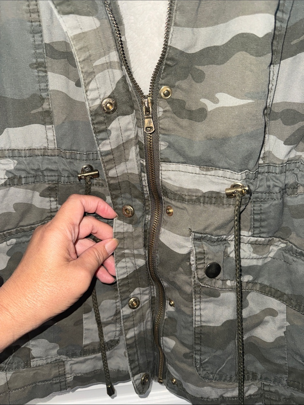 Kids' Hooded Camo Utility Sleeveless Hoodie - Picture 3 of 5